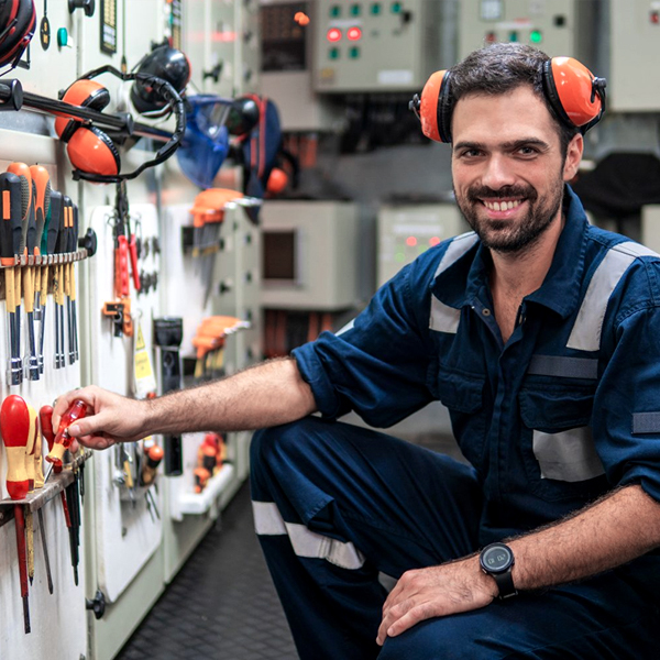 Merchant Navy Courses_Graduate in Marine Engineering 2 Merchant Navy Courses_Graduate in Marine Engineering